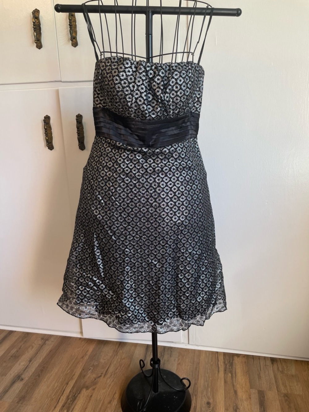 Eyeshadow Strapless Black and Silver Patterned Cocktail Dress